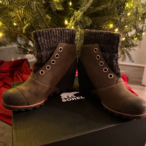 Sorel Joanie Sweater Wedge Boot - 8 - Picture 3 of 11